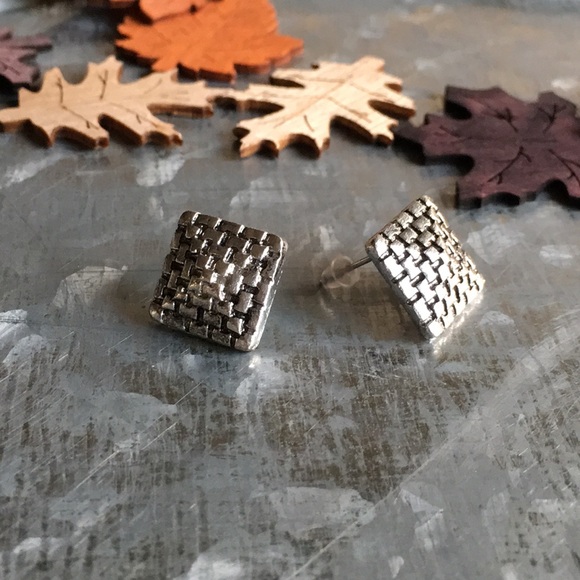 Silver Earrings - Picture 5 of 7